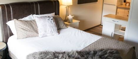 1 habitación, acceso a internet y ropa de cama