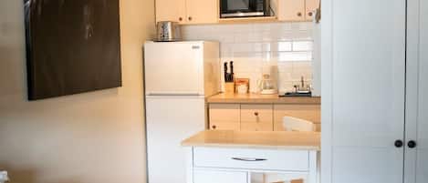 Fridge, microwave, coffee/tea maker, cookware/dishes/utensils