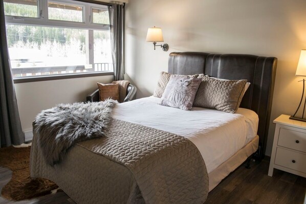 1 bedroom, internet, bed sheets