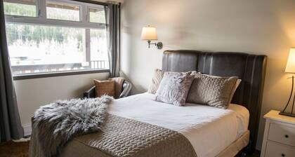 Yam 21 - Upper Studio with King