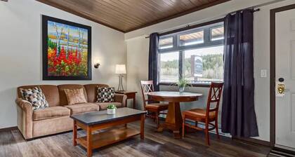 Yam 22 - Upper 1 Bedroom Queen