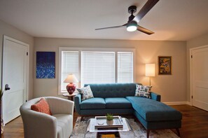 Living area - Prime Location! Near Downtown! (San Antonio)