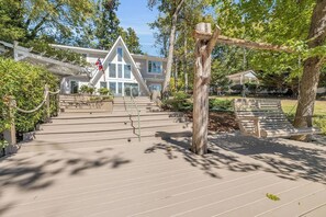 Property grounds - 4-bedroom lake house in serene Spring City with AC, WiFi. Enjoy relaxation (Spring City)