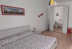 3 soverom, skrivebord, wi-fi og sengetøy