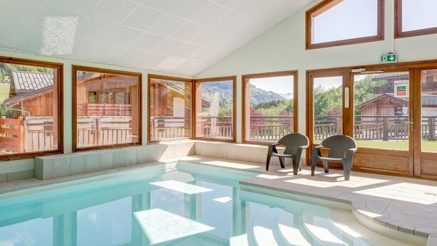 A pool area with clear views of a mountainous landscape through large windows. - Apartment 4 Adults and one child - Flumet - heated swimming pool (Flumet)