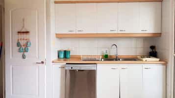 Classic Apartment, Ocean View | Private kitchen