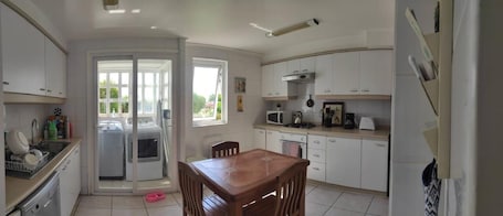 Classic Apartment, Ocean View | Private kitchen