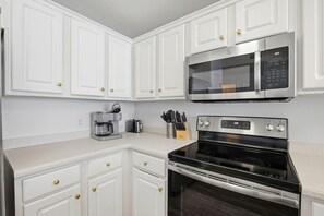 Condo, Multiple Beds (Inn At Summerwind 501) | Private kitchen