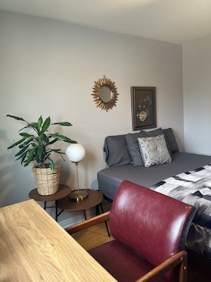 1 chambre, bureau, fer et planche à repasser, Wi-Fi