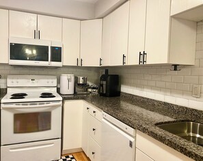 電子レンジ、オーブン、コンロ、食器洗い機