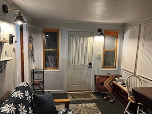 Interior - Lake Champlain 2-bedroom cottage with kayaks and bikes in beautiful Alburgh. (Alburgh)