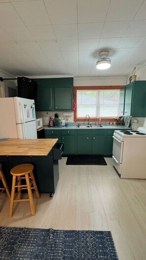 Microwave, oven, stovetop, coffee/tea maker