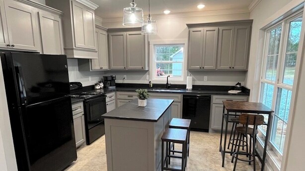 Private kitchen - The Gray Cottage on Brownlee! (Calhoun)