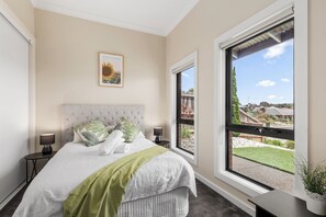 4 bedrooms, desk, iron/ironing board, free WiFi