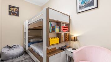 4 bedrooms, desk, iron/ironing board, free WiFi