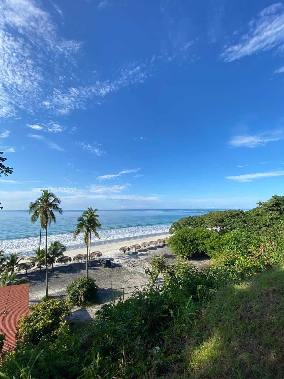 Beach nearby, white sand, beach shuttle, beach umbrellas