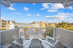 4 bedrooms, desk, Internet - Saltwater Sunsets in North Myrtle Beach (North Myrtle Beach)