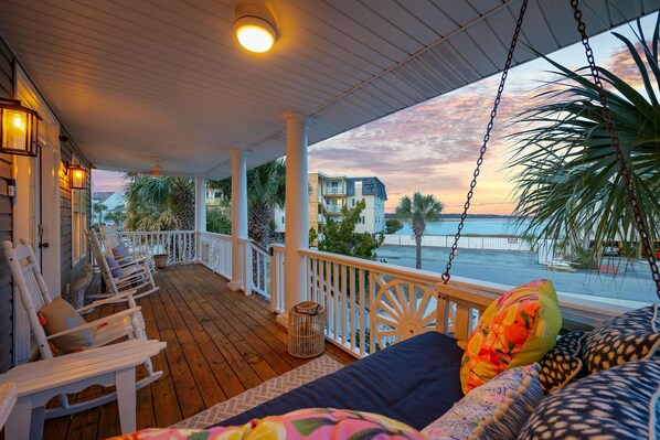 House | 4 bedrooms, desk, Internet