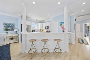 House | 4 bedrooms, desk, Internet