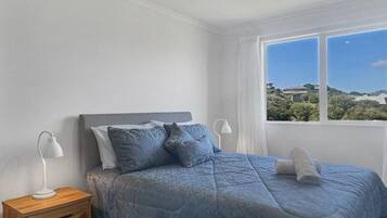 3 bedrooms, iron/ironing board, Internet, bed sheets