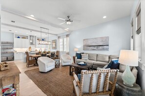 Smart TV - Luxury 4BR ~ 3 King Suites ~ Resort Pool & Beach (Rosemary Beach)