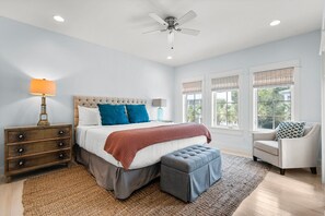 5 bedrooms, desk, iron/ironing board, travel cot - Luxury 4BR ~ 3 King Suites ~ Resort Pool & Beach (Rosemary Beach)