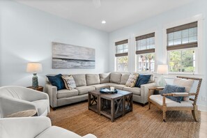 Smart TV - Luxury 4BR ~ 3 King Suites ~ Resort Pool & Beach (Rosemary Beach)