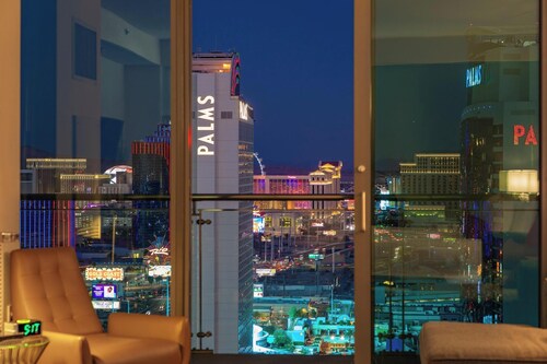 Euphoria w/ Breathtaking LV Strip Views
