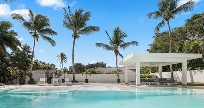 NEW! Ocean view 6-bedroom villa in Casa de Campo with pool, hot tub, & staff!