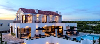 Luxury Villa Waterlily with Pool