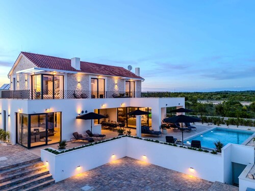 Luxury Villa Waterlily with Pool
