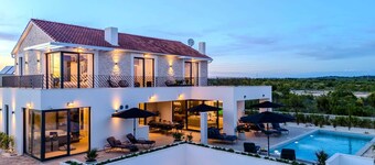 Luxury Villa Waterlily with Pool