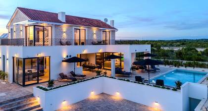 Luxury Villa Waterlily with Pool