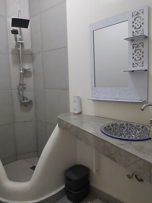 Handtücher, Seife, Shampoo, Toilettenpapier