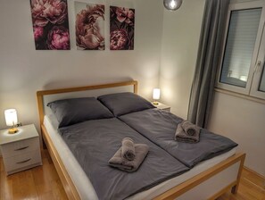 2 bedrooms, iron/ironing board, WiFi, bed sheets