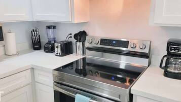 Condo, Multiple Beds, Kitchen, Garden View (Villas de Laguna 3) | Private kitchen | Fridge, microwave, oven, stovetop
