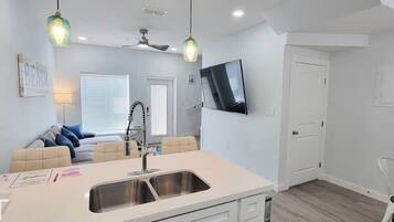 Condo, Multiple Beds, Kitchen, Garden View (Villas de Laguna 3) | Interior