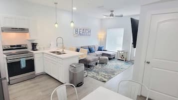 Condo, Multiple Beds, Kitchen, Garden View (Villas de Laguna 3) | Interior