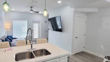 Condo, Multiple Beds, Kitchen, Garden View (Villas de Laguna 3) | Interior