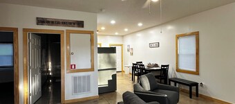 Charming 2-BR house in country setting; close to Meridian. Pet friendly/AC/WiFi