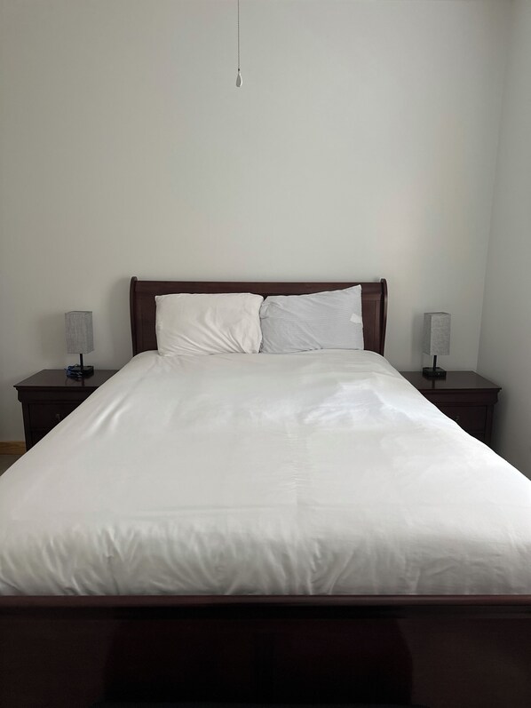 2 bedrooms, iron/ironing board, WiFi, bed sheets