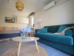 Living area - Comfortable studio in La Ciotat - Sea, Sun and Serenity (La Ciotat)