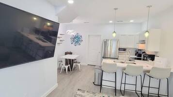 Condo, Multiple Beds, Kitchen, Garden View (Villas de Laguna 4) | Interior