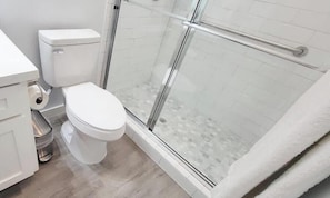 Condo, Multiple Beds, Kitchen, Garden View (Villas de Laguna 4) | Bathroom | Shower, towels