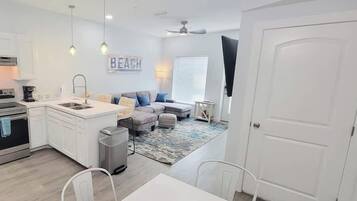 Condo, Multiple Beds, Kitchen, Garden View (Villas de Laguna 4) | Interior