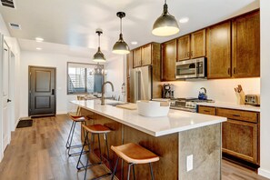 Fridge, microwave, oven, stovetop - Headwaters Luxury Condo 206 I Great Views I Hot Tub I Best Price I Discounted Attractions (Winter Park)