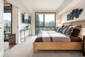 2 bedrooms, travel crib, free WiFi, bed sheets