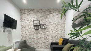 Unclassified image, 2 of 14, button - Stylish City Center 2 BR Retreat (Sheffield)