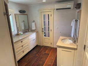 Hair dryer, towels, soap, toilet paper - Luxury 2 Bedroom-Palacio Azul #2 (Santa Fe)