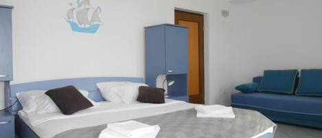 2 habitaciones, tabla de planchar con plancha, wifi y ropa de cama